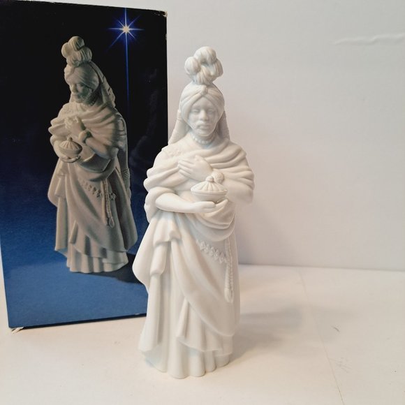 Avon Nativity Collectibles The Magi Kaspar 1982 Porcelain Figurine - Picture 7 of 15